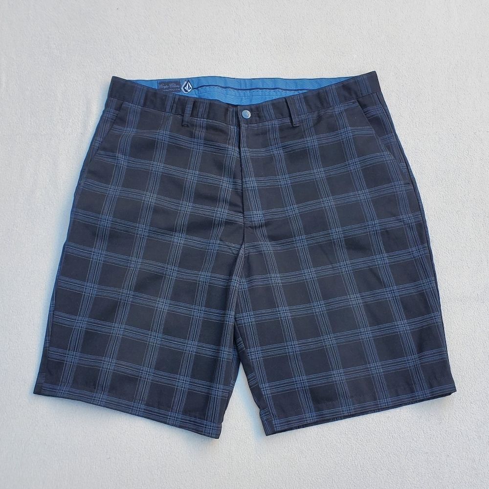 Volcom Plaid Black and Gray Shorts Size 40